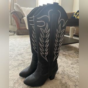 MIA Dakota Western Boot. Size 6. Only worn twice!